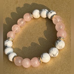 🆕 Gorgeous! Rose Quartz and White Howlite women’s 6.5 inch bracelet. 10mm beads
